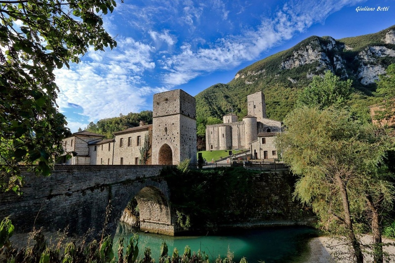 abbazia-san-vittore-delle-chiuse-giuliano-betti